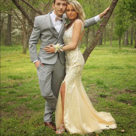 I’m selling my prom dress from last year! - Picture 1 of 2